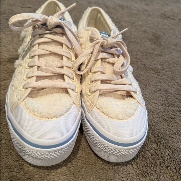New adidas Sherpa platform sneakers - Picture 3 of 6